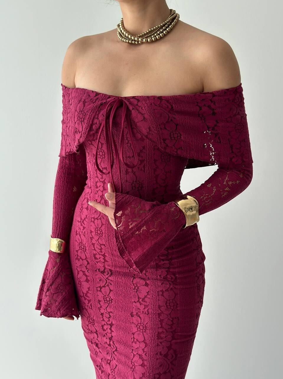 Elegant Broderie Off-Shoulder Dress - Burgundy